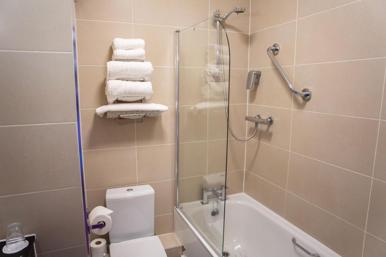 The Lucan Spa Hotel エクステリア 写真