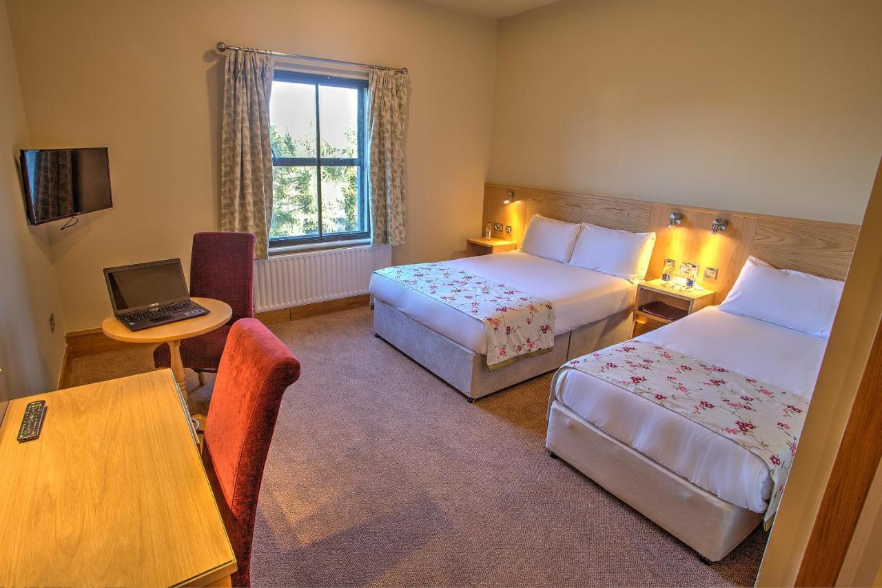 The Lucan Spa Hotel エクステリア 写真