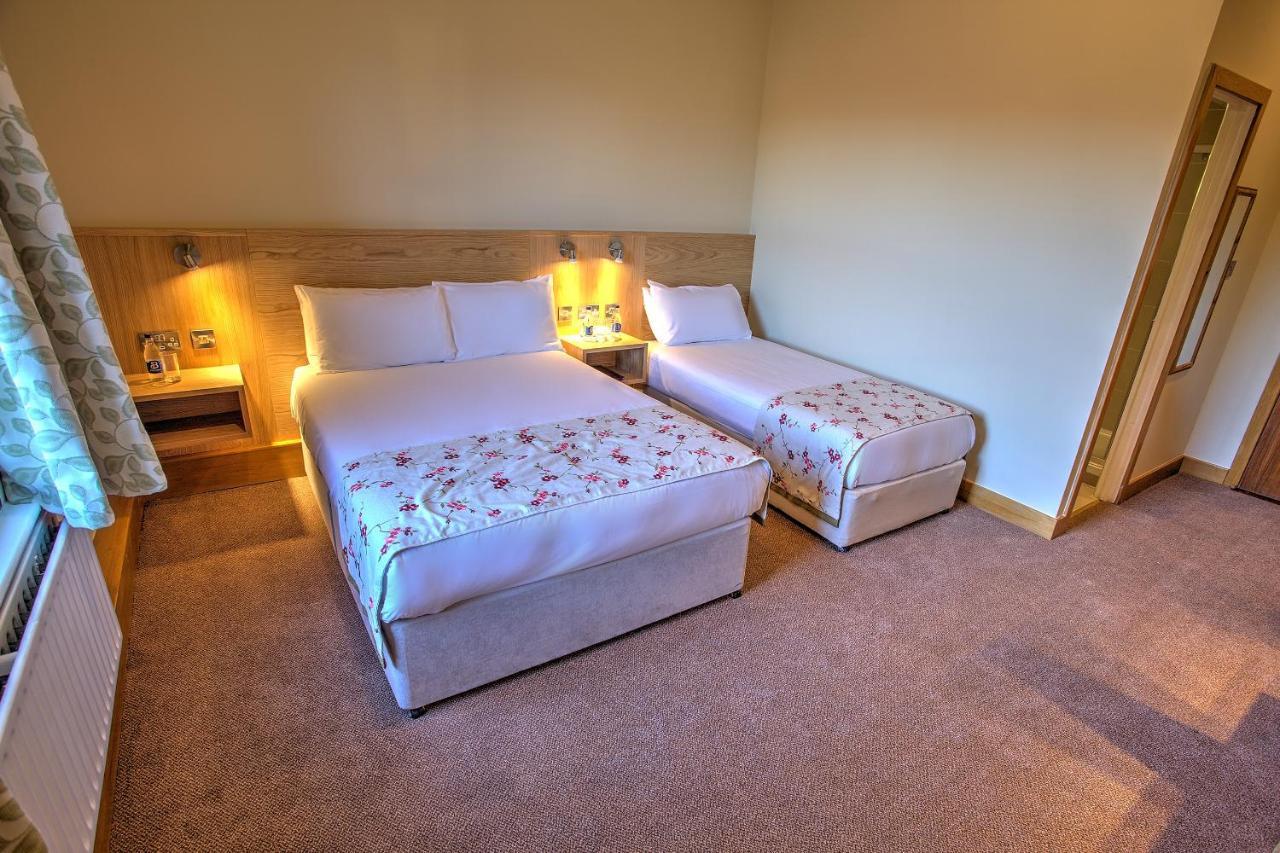 The Lucan Spa Hotel エクステリア 写真