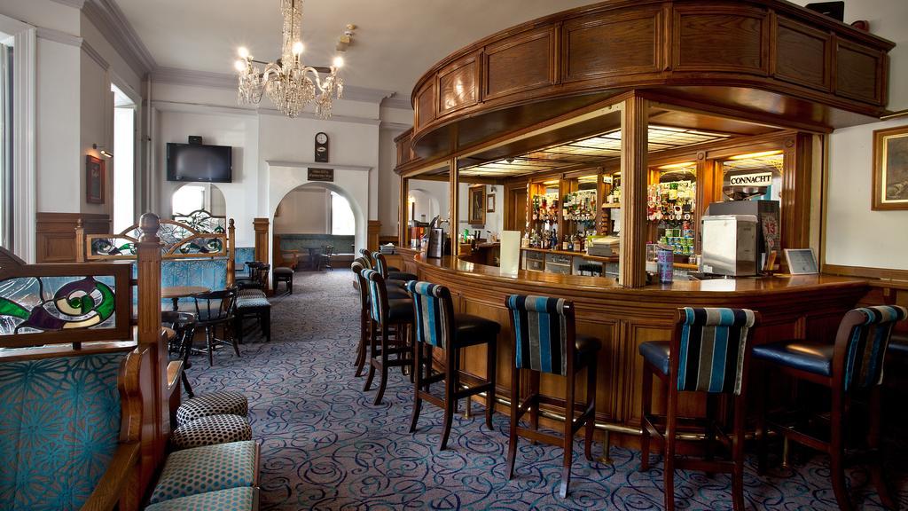 The Lucan Spa Hotel エクステリア 写真