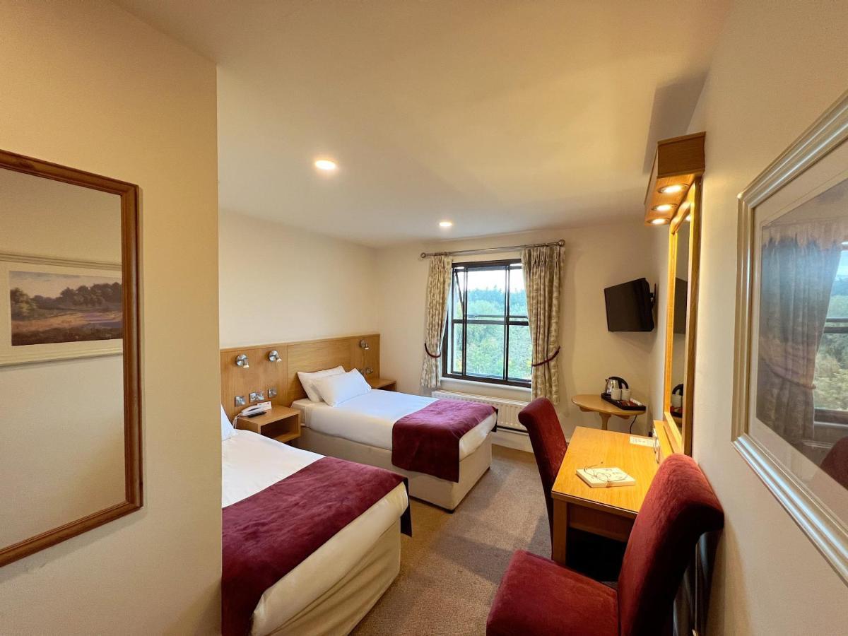 The Lucan Spa Hotel エクステリア 写真