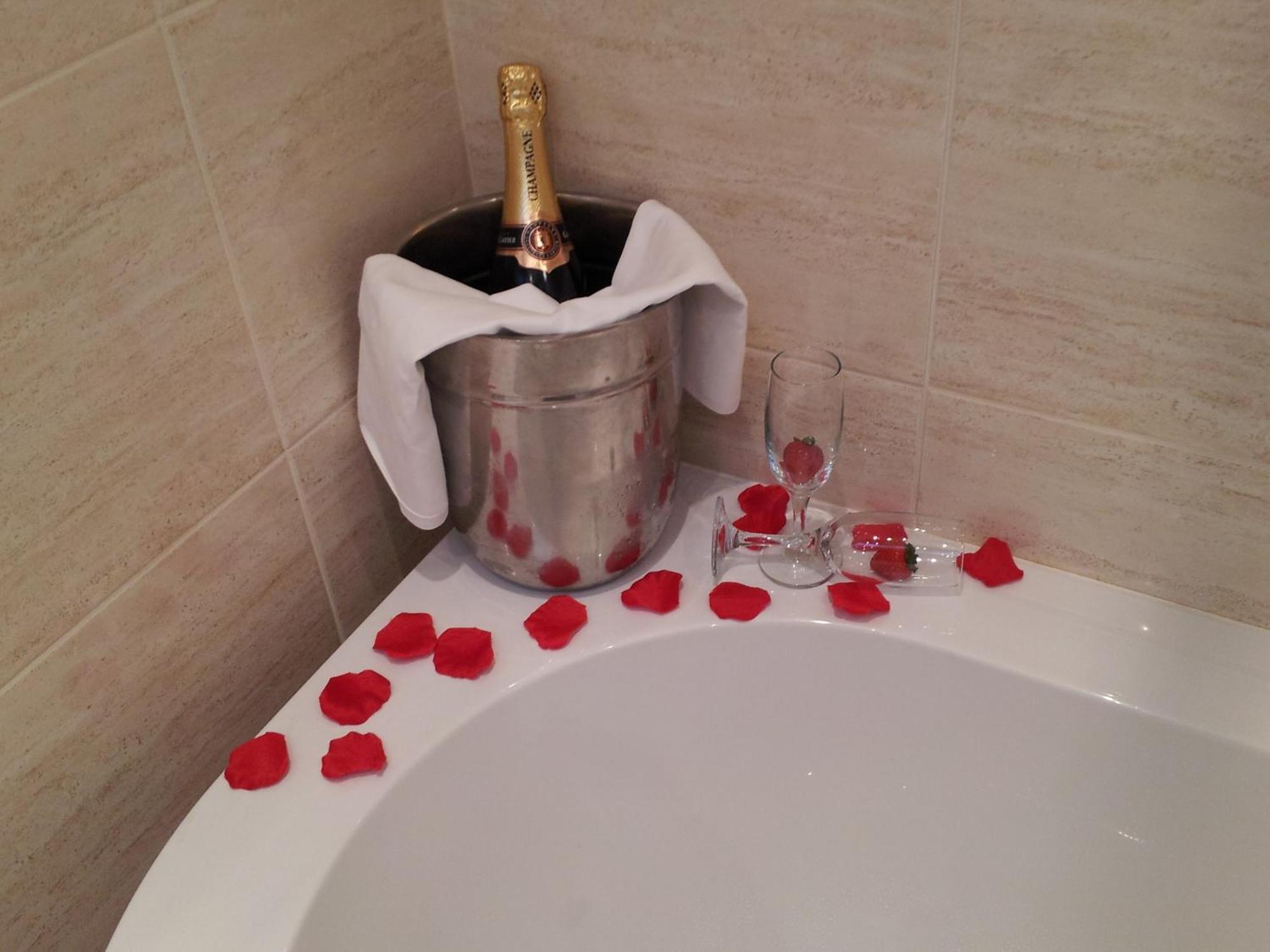 The Lucan Spa Hotel エクステリア 写真