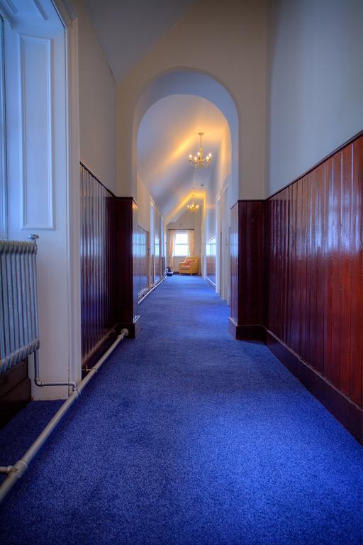 The Lucan Spa Hotel エクステリア 写真