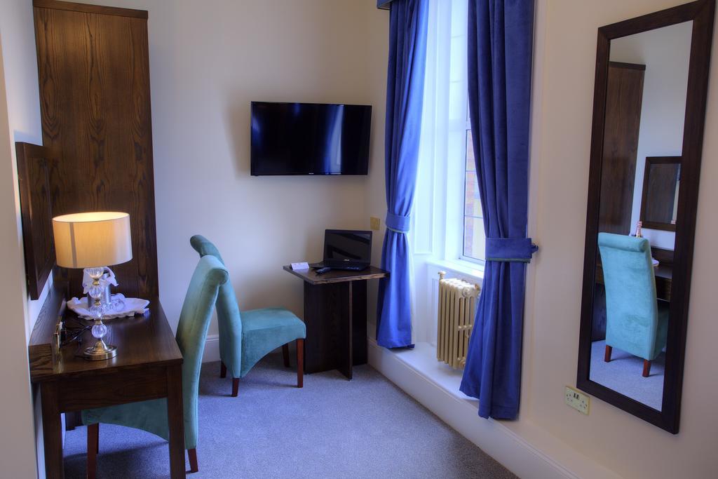 The Lucan Spa Hotel エクステリア 写真