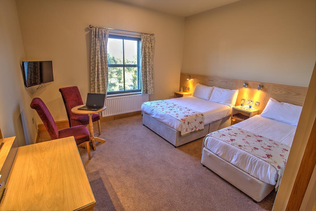 The Lucan Spa Hotel エクステリア 写真