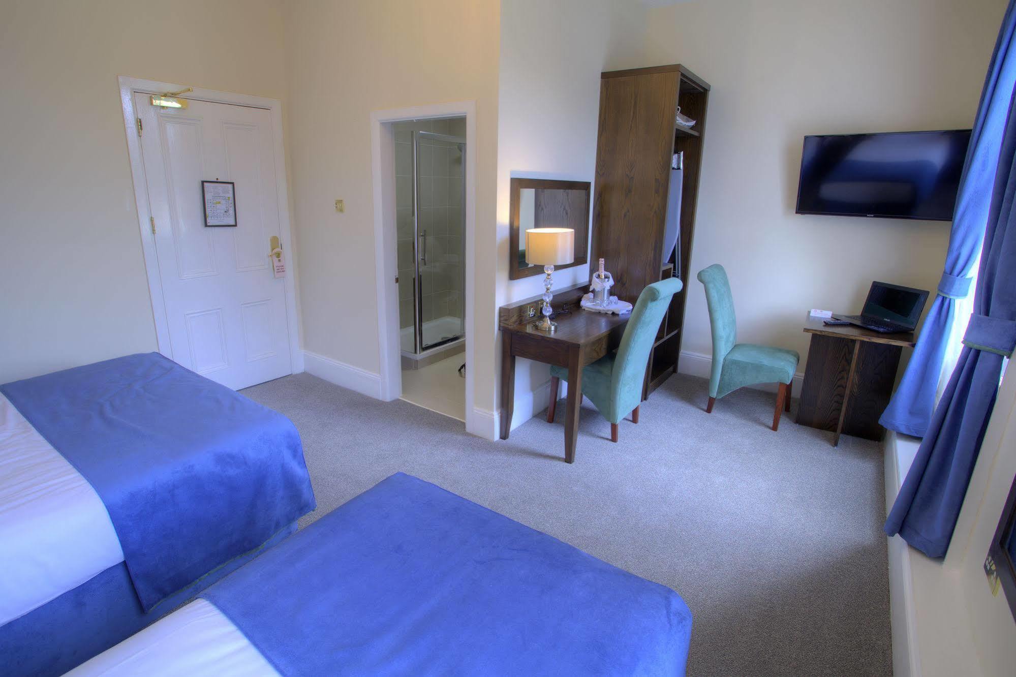 The Lucan Spa Hotel エクステリア 写真