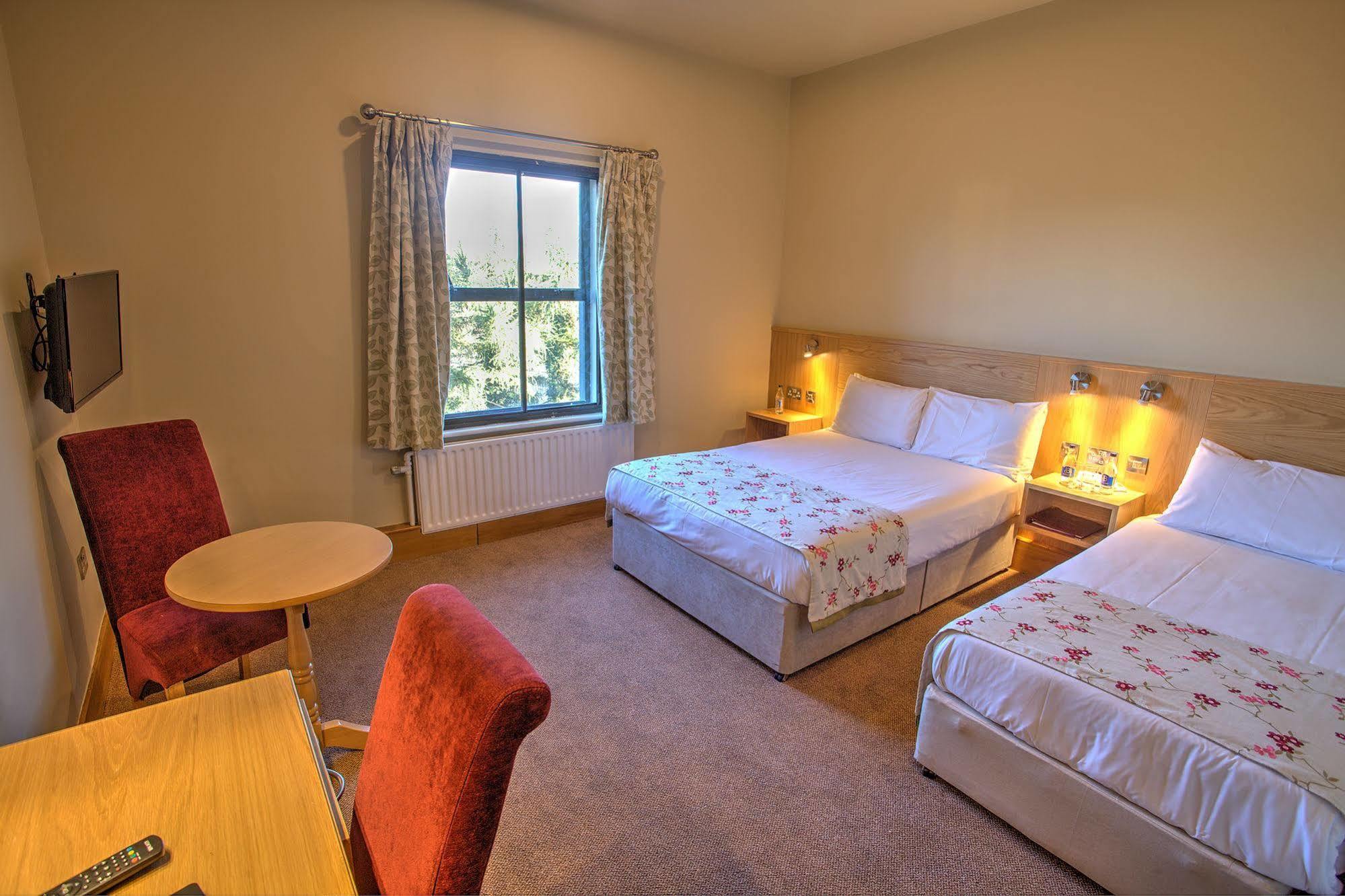 The Lucan Spa Hotel エクステリア 写真