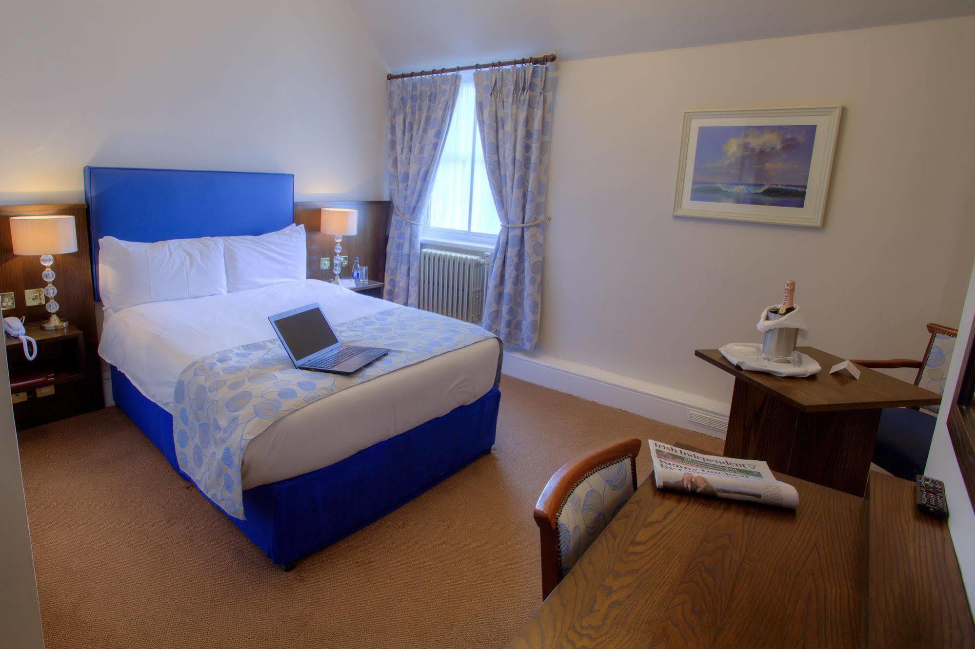 The Lucan Spa Hotel エクステリア 写真