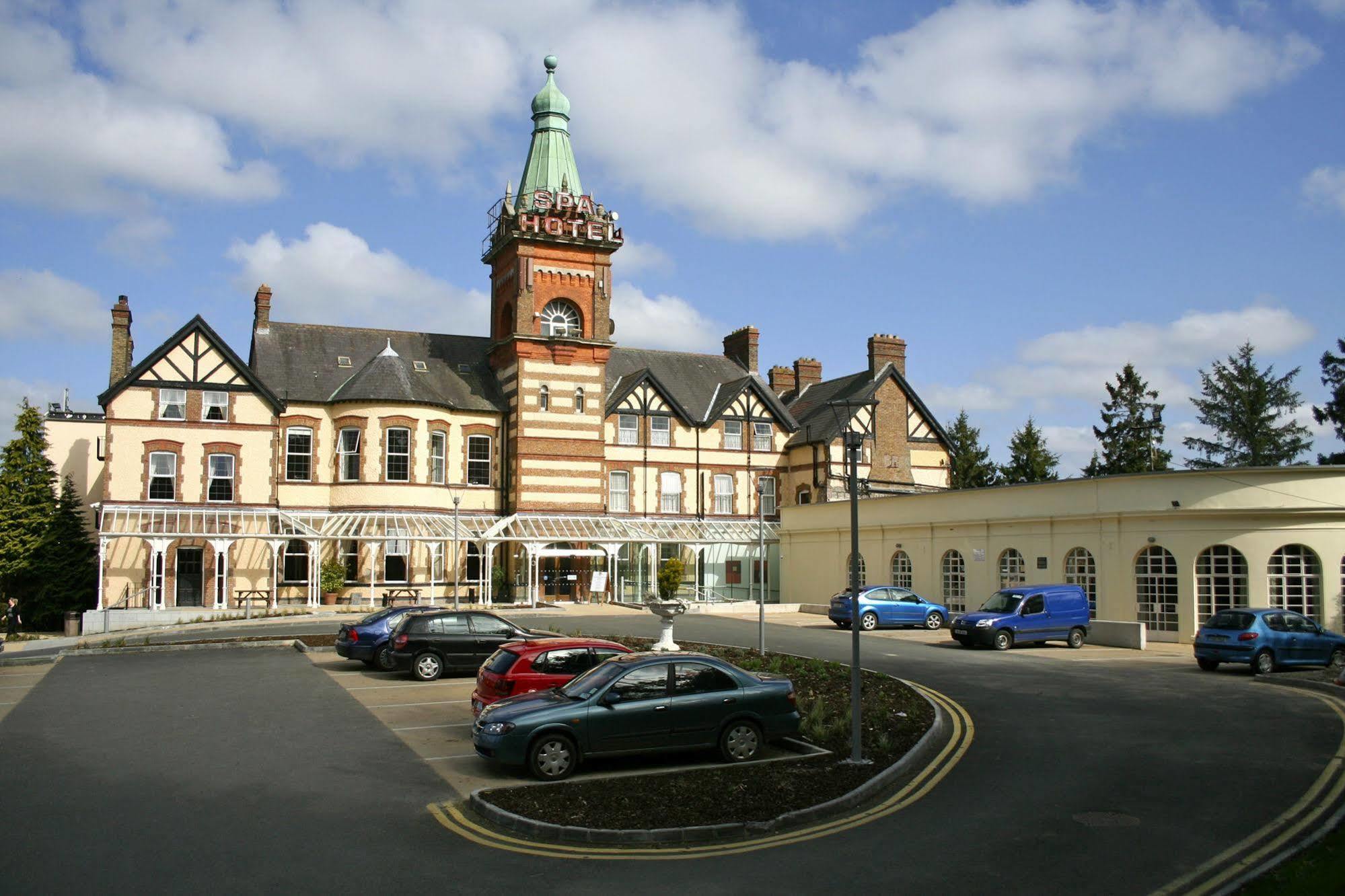 The Lucan Spa Hotel エクステリア 写真