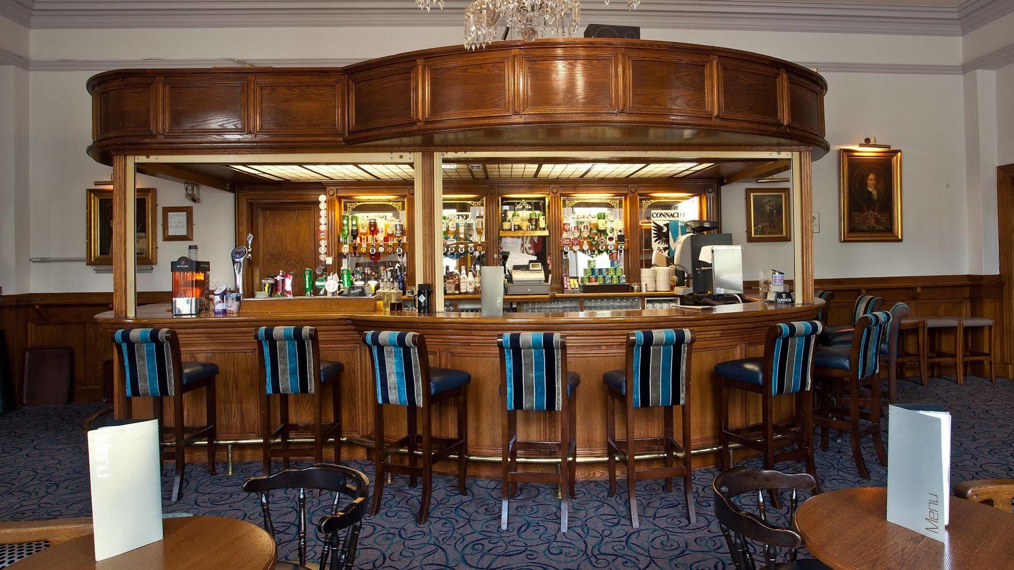The Lucan Spa Hotel エクステリア 写真
