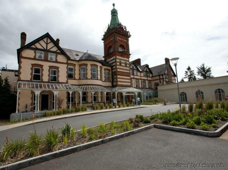 The Lucan Spa Hotel エクステリア 写真