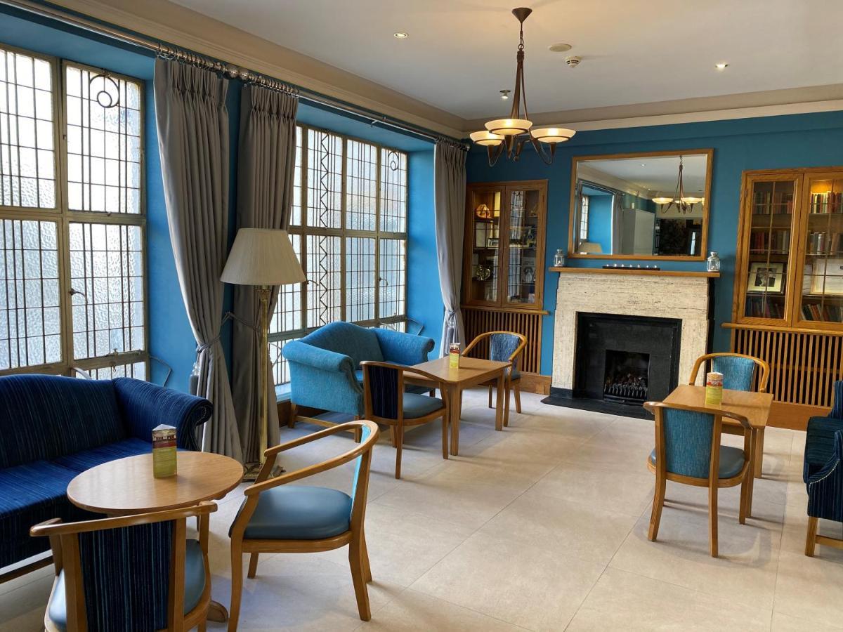 The Lucan Spa Hotel エクステリア 写真